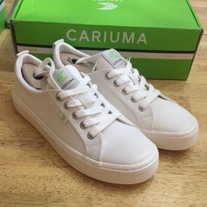 Cariuma OCA Low Off White Canvas Sneaker With Extra Insoles Sz 9